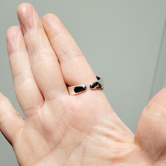 Brand New Silver Skull Blue Eyes Ring Adjustable Size #2 - Picture 6 of 8